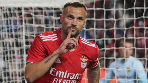 somewhat adjust hunt Seferovic ameaça lugar de Yaremchuk - Benfica - Jornal Record