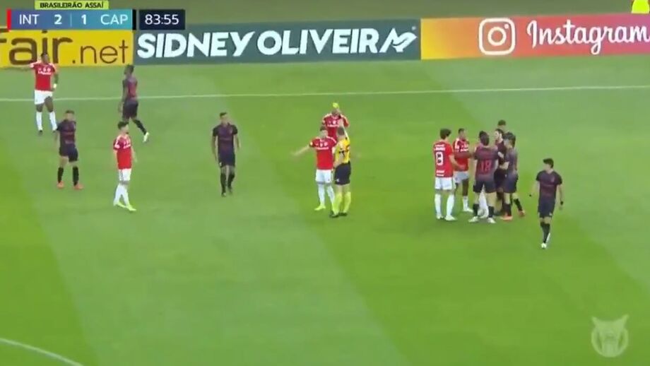 Maurício foi advertido no jogo com o Ath. Paranaense e, no relatório, o árbitro justificou a decisão