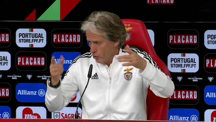 O treinador do Benfica acredita que o ex-internacional espanhol vai implementar o 4x3x3