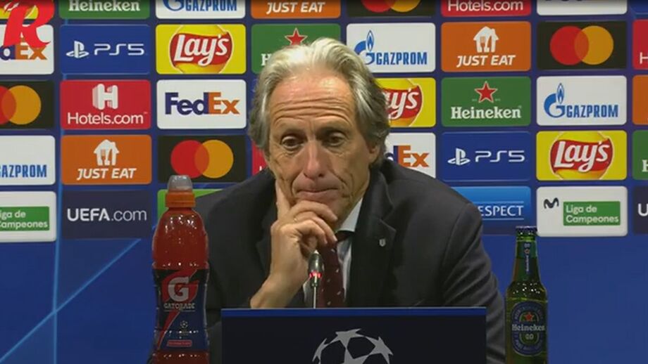 Treinador comenta momento nos descontos do jogo com o Barcelona