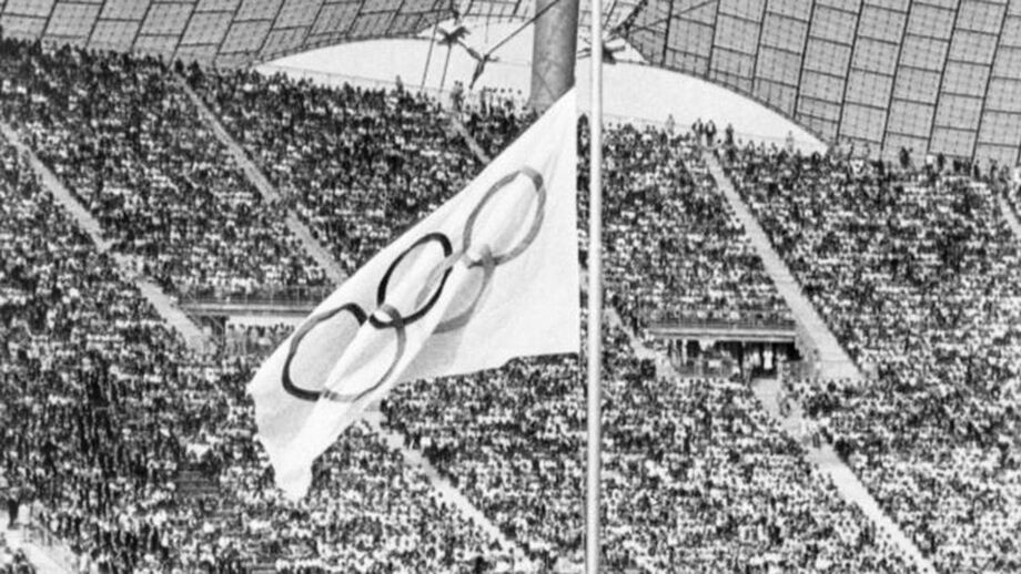 Atletas israelitas assassinados  homenageados no estádio