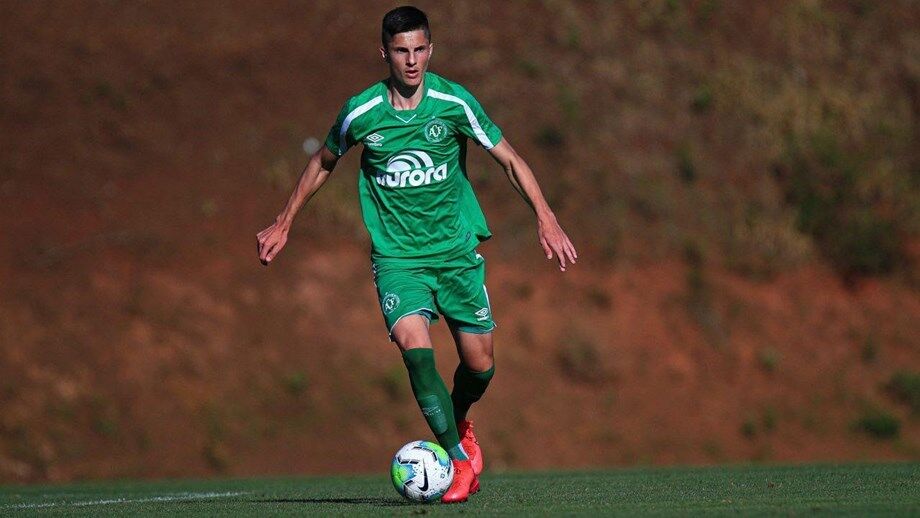 Nei Maidana falou sobre a possível mudança do jovem central para a Luz