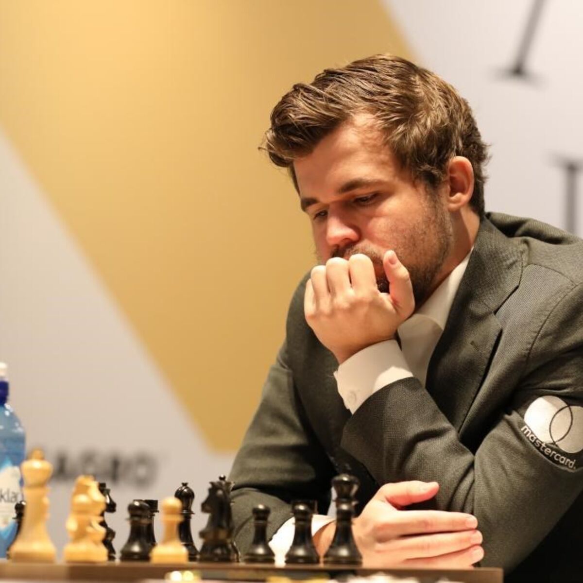 Carlsen vence al número 2 y 3 del mundo 