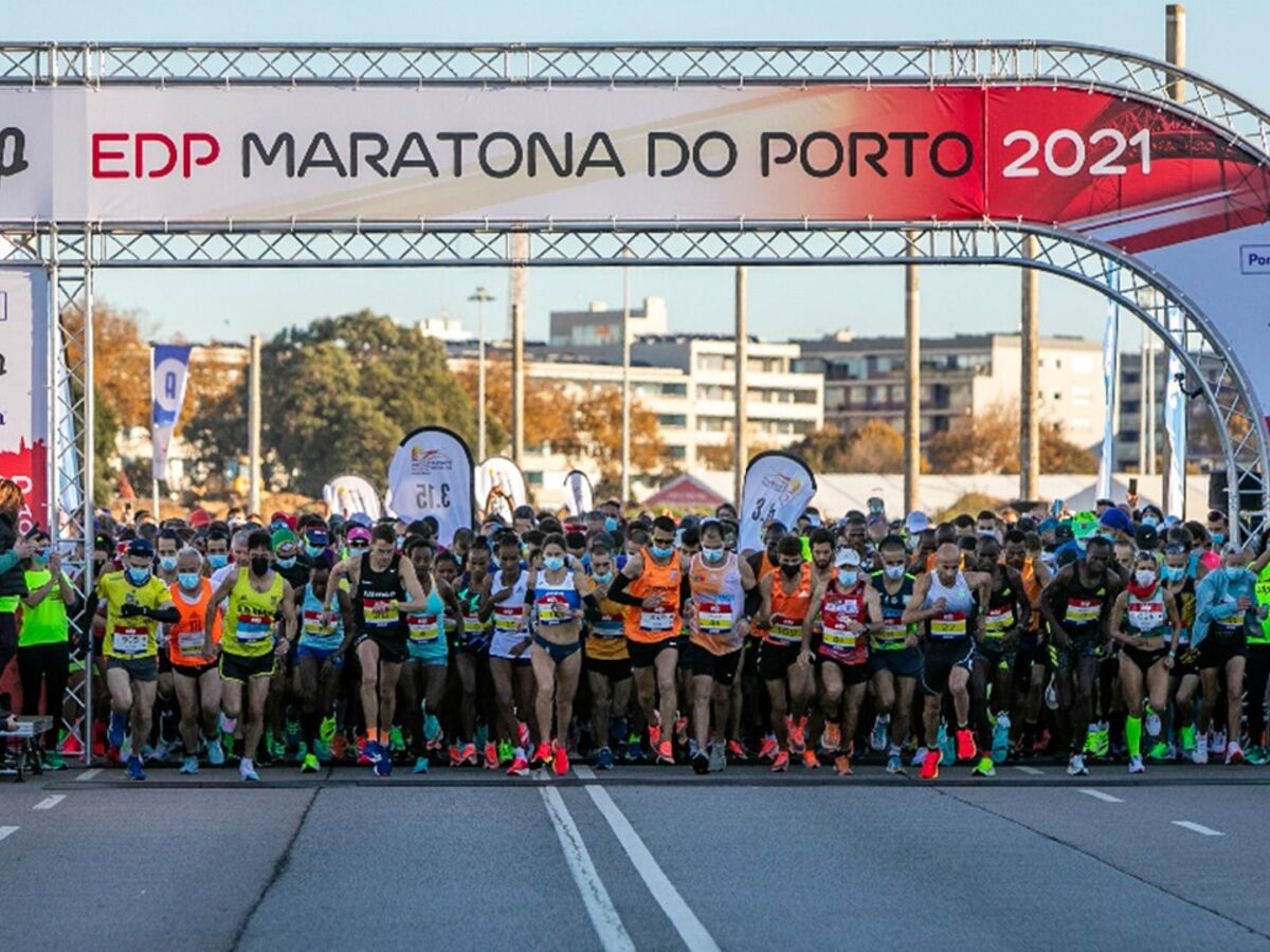 Maratona de Futebol: Os Sites que Transmitem Jogos Ao Vivo e de Graça no  Brasil!