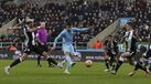 Mais um golo português no Man. City: João Cancelo tirou dois do caminho e disparou uma 'bomba'