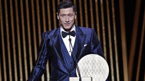 Agente de Lewandowski dispara: «Bola de Ouro não pertence a Messi»