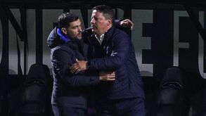 O abraço de Sérgio Conceição e Paulo Sérgio após o Portimonense-FC Porto