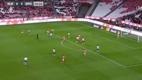 Pizzi reduziu para o Benfica com este golo