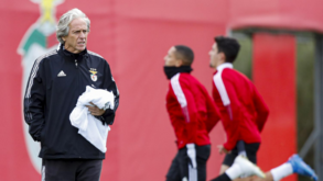 Jorge Jesus afasta pressão da continuidade e fala em marco na carreira: «Se o Benfica conseguir passar esta fase...»