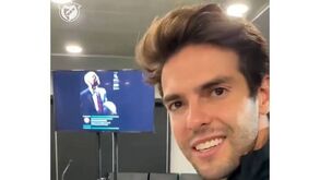 «Carrega Benfica»: Kaká mostra apoio às águias para o encontro decisivo na Liga dos Campeões