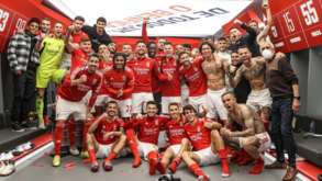 A festa do Benfica no balneário