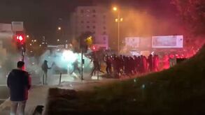 Desacatos entre adeptos junto ao Estádio da Luz resulta em 54 detidos e 12 feridos