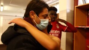 «Toda a gente a mil»: Benfica mostra bastidores da vitória dos sub-19 na Youth League