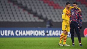 Fotografia a sorrir com Lewandowski obriga defesa do Barcelona a calar críticos