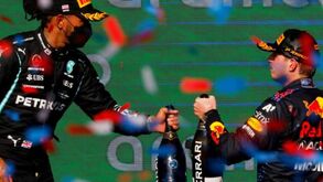 Guerra de Hamilton e Verstappen pelo título: Colisão 'ensombra' batalha em Abu Dhabi 