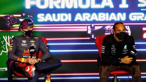 Fórmula 1 entre o inédito oitavo de Hamilton ou o primeiro de Max Verstappen 