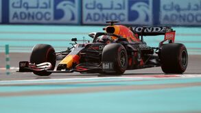 Verstappen foi o mais rápido na primeira sessão de treinos em Abu Dhabi