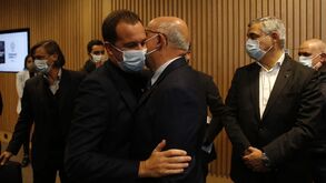 Fernando Gomes juntou rivais na Cidade do Futebol: o abraço entre Varandas e Seara