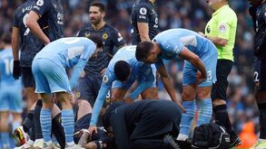 Choque de cabeça de Kilman e Rúben Neves gera momento de tensão no Man. City-Wolverhampton