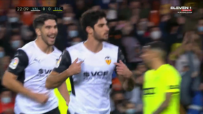 Gonçalo Guedes voltou aos golaços e celebrou à... Cristiano Ronaldo 