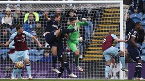 West Ham empata sem golos com o Burnley e perde terreno para o trio da frente