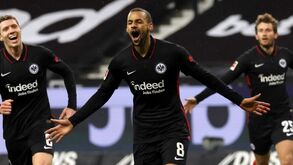 Eintracht Frankfurt supera Bayer Leverkusen com reviravolta surpreendente