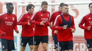 União no balneário do Benfica: colegas não ficaram indiferentes ao drama de Otamendi