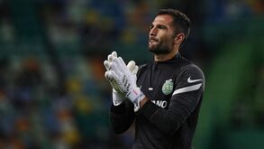 Adán foi o capitão na vitória, nos penáltis, do Sporting no Emiarates