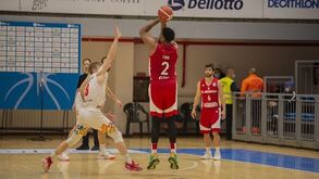 Benfica arrasa em Guimarães