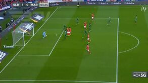 Darwin chegou ao melhor registo goleador da carreira com este remate certeiro a abrir o Benfica-Marítimo