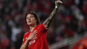 Centro teleguiado de João Mário e Darwin a bisar no Benfica-Marítimo