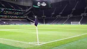 UEFA considera que Tottenham desistiu do jogo com o Rennes e spurs estão fora da Europa