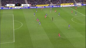 Fora de jogo de 4 centímetros anula golo a Darwin no Dragão