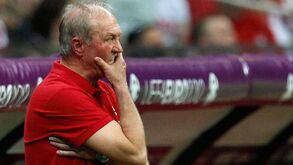 Ex-selecionador polaco chocado com 