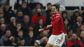 Abertura de Bruno Fernandes, centro de Dalot e Cavani a faturar: o golo do Man. United em Newcastle