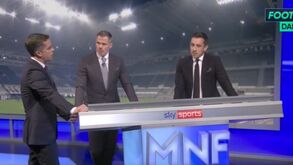 Gary Neville critica Ronaldo e Bruno Fernandes: «É devastador quando fazem aquele olhar aos mais jovens»