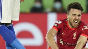 O golo que 'afundou' o Liverpool na luta pela liderança da Premier League