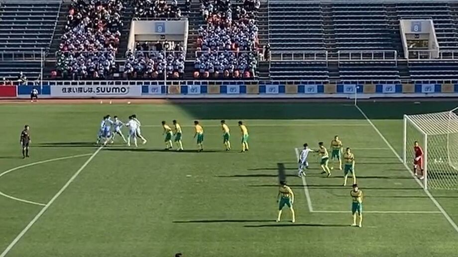 Lance decorreu durante uma partida do Campeonato Nacional de Futebol das Escolas Secundárias no Japão