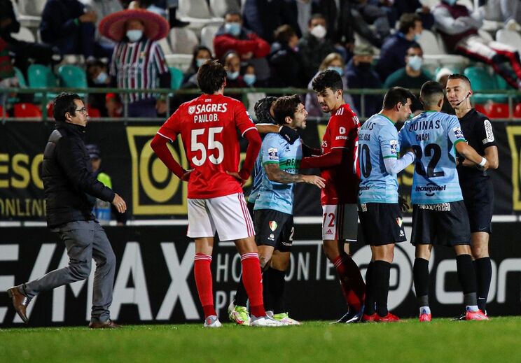 A crónica do E. Amadora-Benfica B, 3-6: águia recupera liderança com triunfo quentinho 