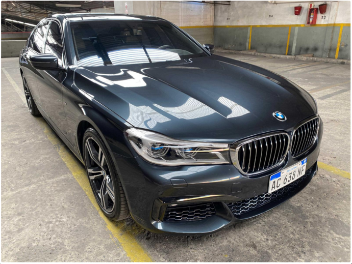 BMW 750i começará a ser leiloado nos 200 mil euros