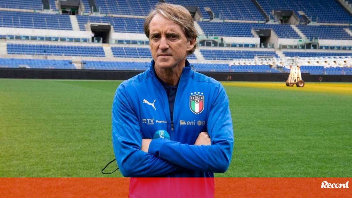 Mancini: «Chamada de Balotelli não é uma aposta desesperada»