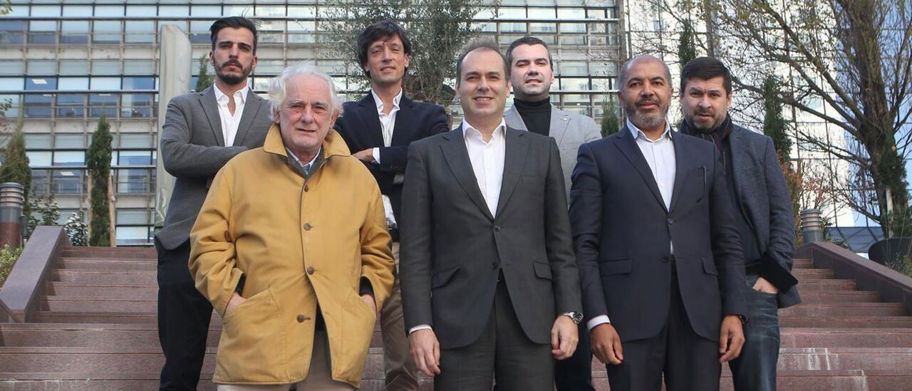 Ricardo Henriques, 38 anos, é ‘product owner’ e quer desenvolver a ‘App Sporting’; concorre à direção; João Gaspar, de 69 anos, trabalhou com João Rocha e é candidato a PMAG; Pedro Duarte, empresário de 46 anos,  é a carta para a logística; Nuno Sousa, candidato a presidente; Joaquim da Costa (32 anos) é um CEO para a MAG; Hélder Amaral (54 anos) absorve a área institucional; Pedro Domingos (49 anos) será  do Conselho Fiscal