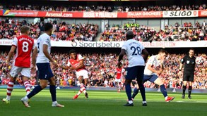 Tottenham-Arsenal: dérbi londrino anima 22.ª jornada da Premier League