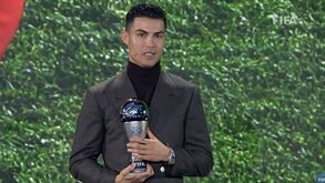 Cristiano Ronaldo ganha prêmio de melhor jogador do ano da Fifa