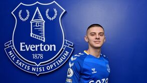 Everton contrata lateral ucraniano Vitaliy Mykolenko ao Dinamo Kiev