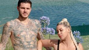 «Cuidado com a mãozinha»: Wanda Nara e Icardi vão à piscina e seguidores não perdoam