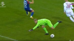 Os bloopers imperdíveis da liga polaca: os falhanços 'impossíveis', os frangos e... um golo com o rabo