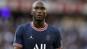 Danilo Pereira aumenta lista de infetados com covid-19 no PSG