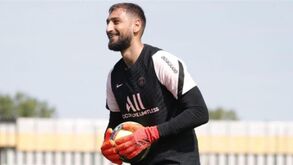 Donnarumma testa positivo à Covid-19 no PSG e junta-se a Messi e Danilo
