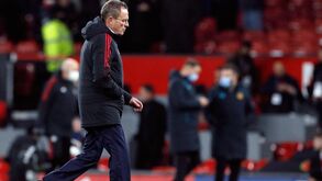 Manchester United a ferro e fogo: balneário está dividido e 11 jogadores querem sair